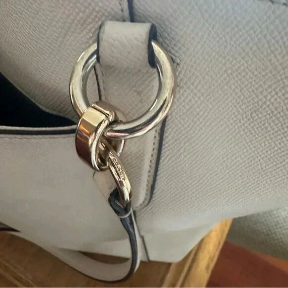 Coach ivory leather shoulder bag with gold detail 16” x 10” - Picture 7 of 10